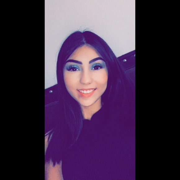 Meet your Posher, Ciera - Picture 1 of 1